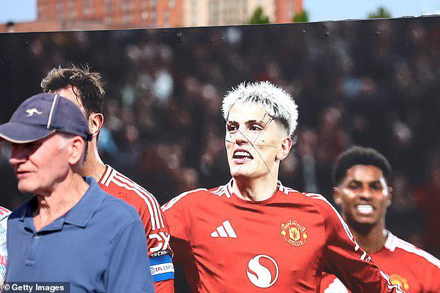 一幅挂在老, 他脸上被打 一幅挂在老, 他脸上被打