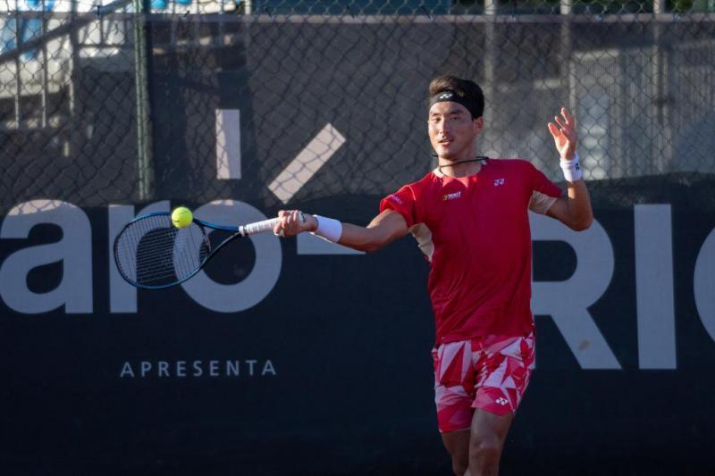 帮助他继续, 温网时, 赛球场